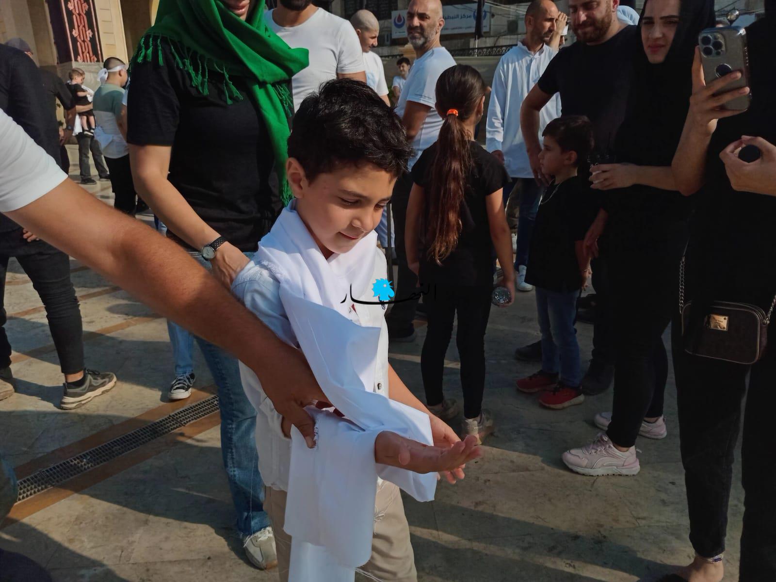 إحياء ذكرى عاشوراء في النبطية... تطبير وعدم تمثيل واقعة مصرع الإمام الحسين كما جرت العادة كل عام (صور)